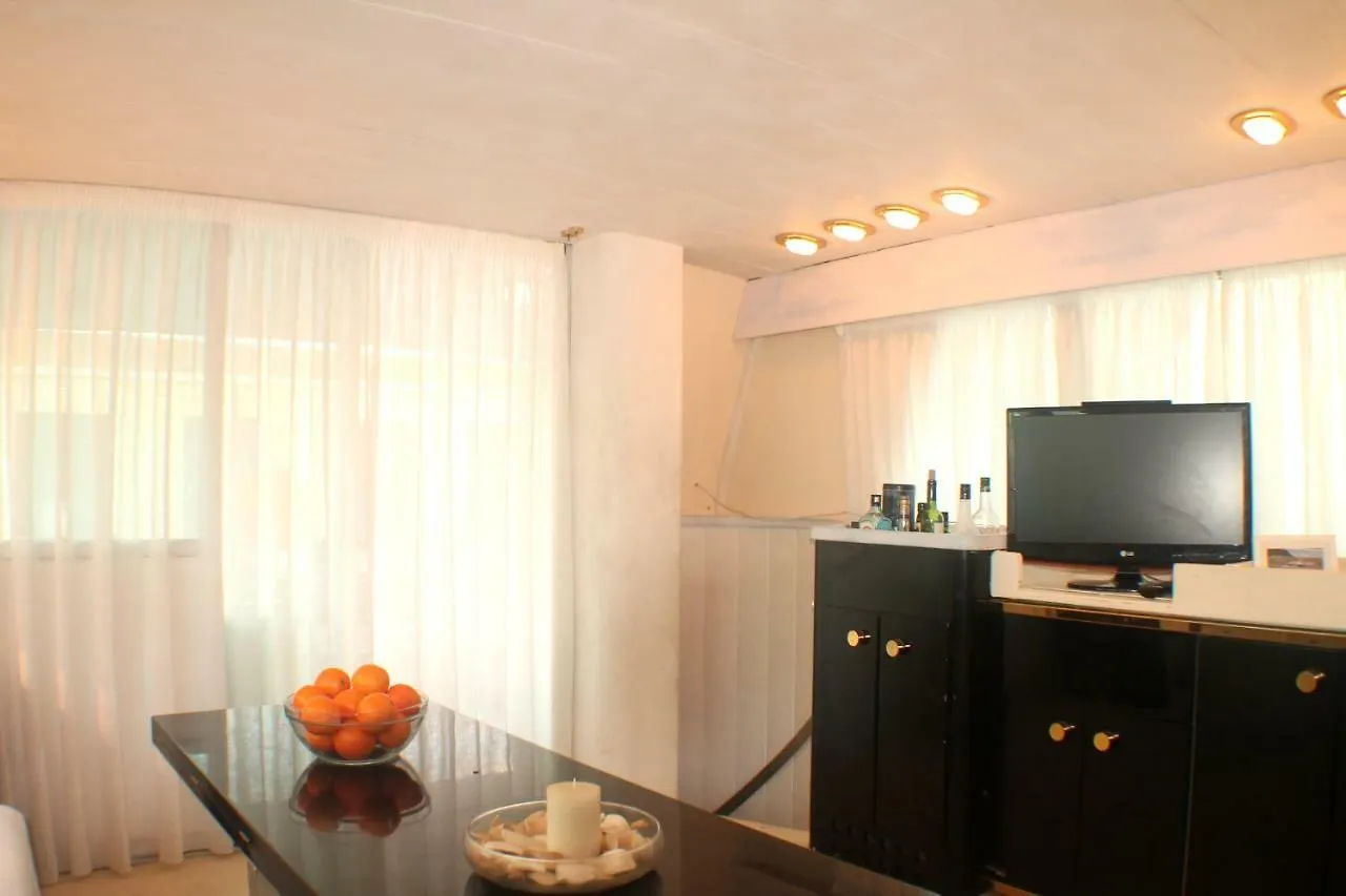 Hotel Your Own Private Yacht Sant Adria de Besos Botel