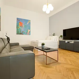 https://standard-apartment-by-hi5-st-king-street-16.inbudapesthotels.com